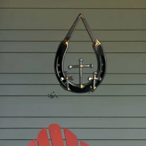 Horseshoe Nails Crosses Wall Plaque NWT - Picture 4 of 5